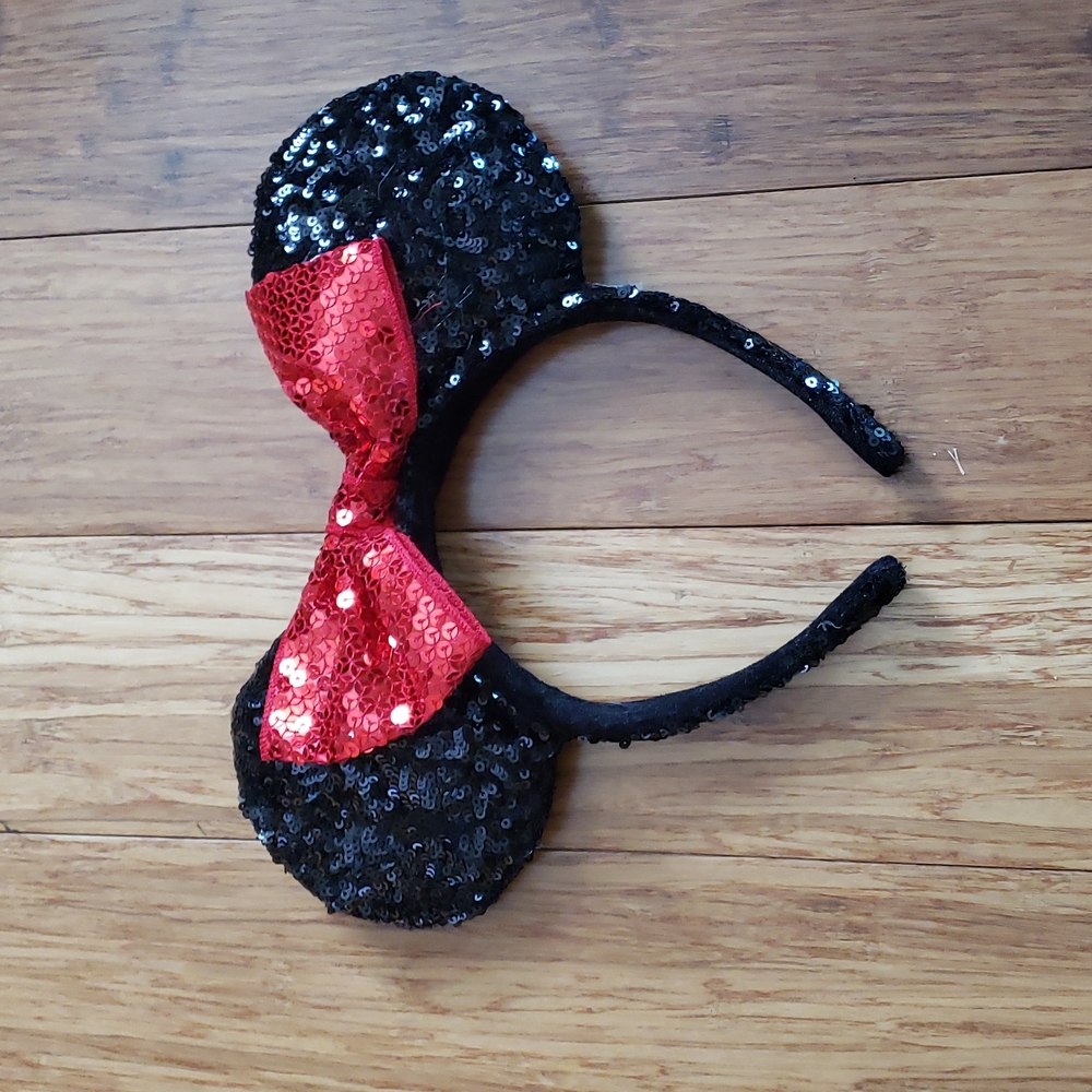 Minnie Mouse ears